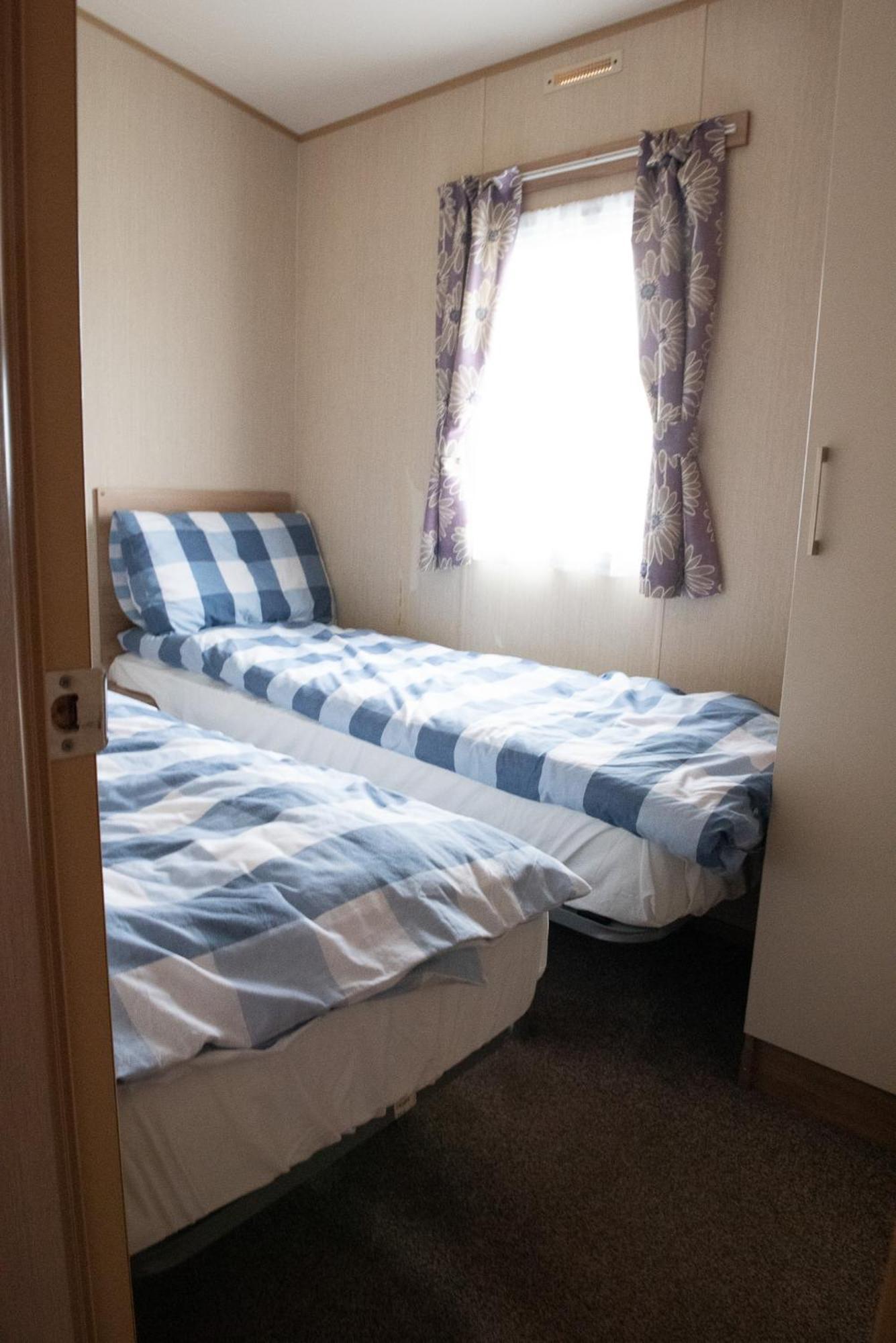 2 Bed Caravan For Hire At Golden Sands In Ріл Екстер'єр фото